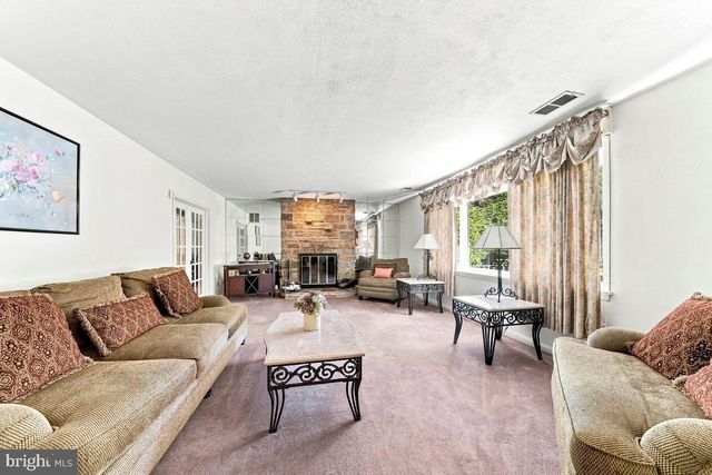 320 E KNOWLES AVE, Glenolden, PA 19036
