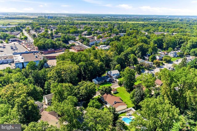 320 E KNOWLES AVE, Glenolden, PA 19036