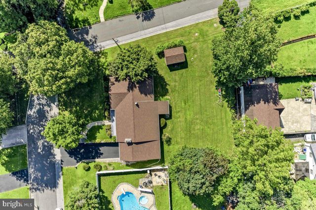 320 E KNOWLES AVE, Glenolden, PA 19036