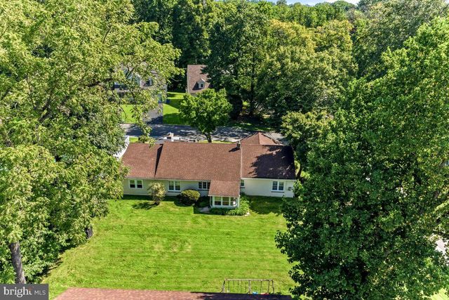 320 E KNOWLES AVE, Glenolden, PA 19036
