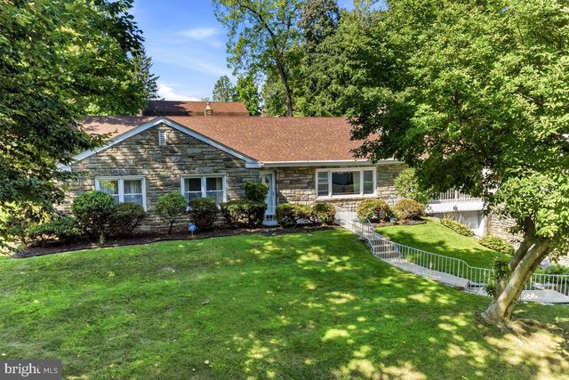 320 E KNOWLES AVE, Glenolden, PA 19036