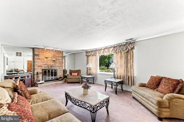 320 E KNOWLES AVE, Glenolden, PA 19036