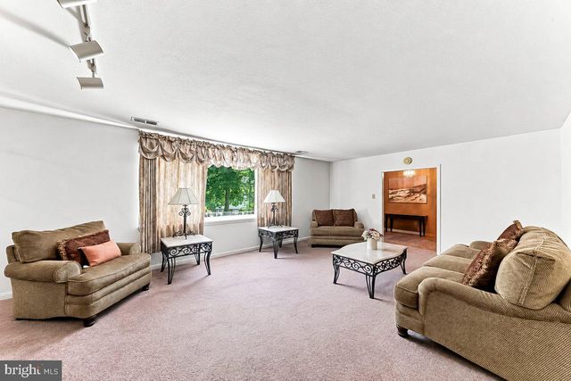 320 E KNOWLES AVE, Glenolden, PA 19036