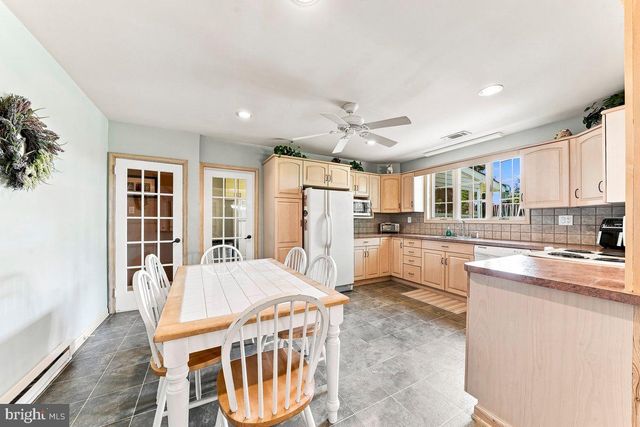 320 E KNOWLES AVE, Glenolden, PA 19036