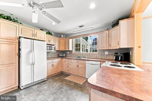 320 E KNOWLES AVE, Glenolden, PA 19036