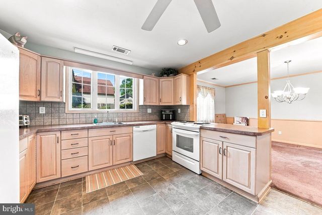 320 E KNOWLES AVE, Glenolden, PA 19036