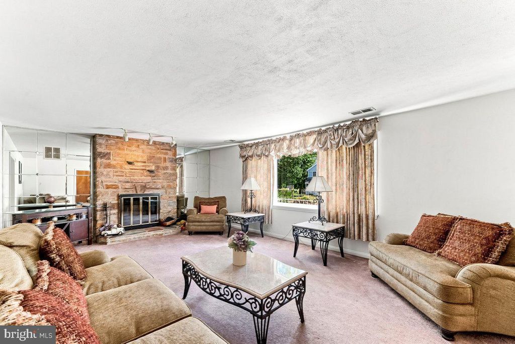320 E KNOWLES AVE, GLENOLDEN, PA 19036 — photo 4
