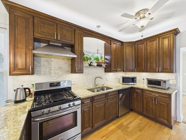 2420 N Thatcher Avenue, River Grove, IL 60171