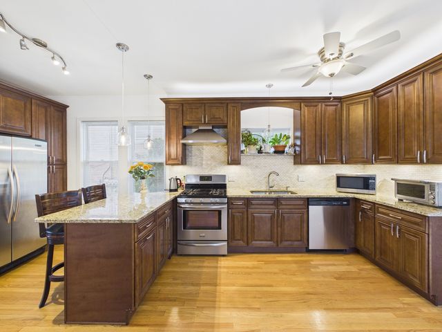 2420 N Thatcher Avenue, River Grove, IL 60171