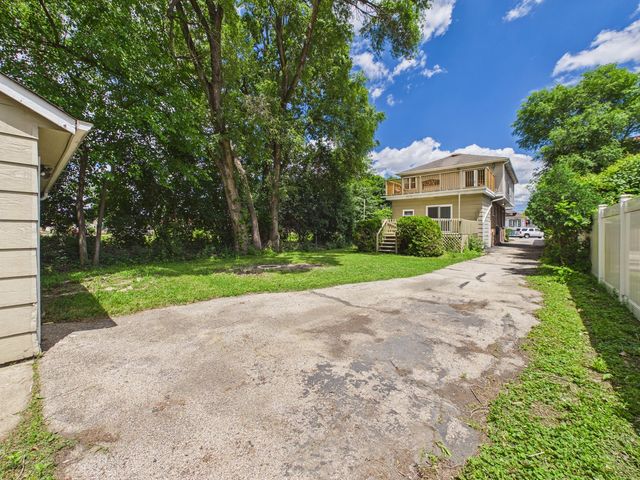 2420 N Thatcher Avenue, River Grove, IL 60171
