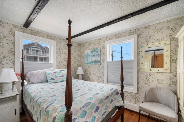 28 Glenwood Avenue, Narragansett, RI 02882