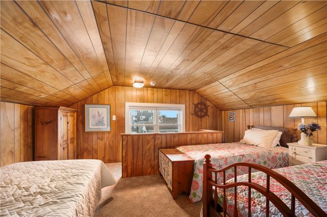 28 Glenwood Avenue, Narragansett, RI 02882
