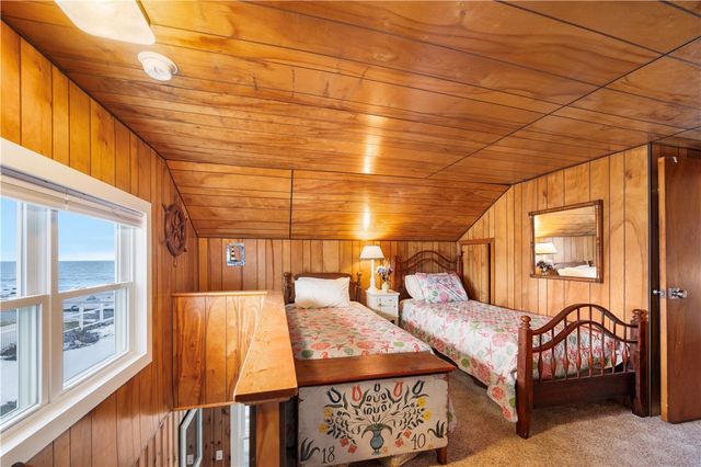 28 Glenwood Avenue, Narragansett, RI 02882