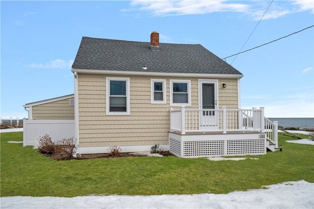 28 Glenwood Avenue, Narragansett, RI 02882