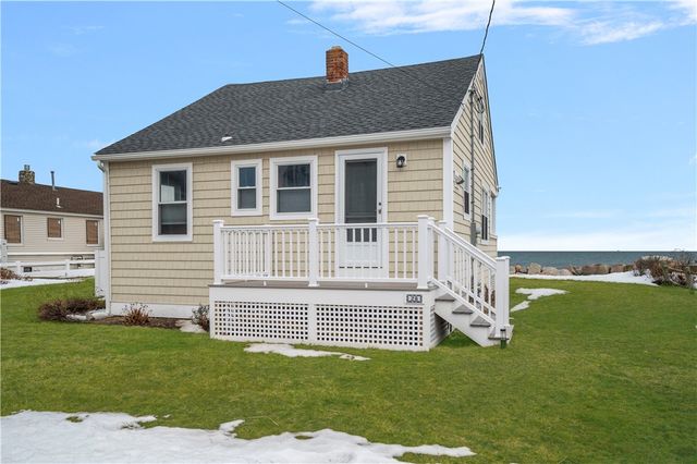 28 Glenwood Avenue, Narragansett, RI 02882