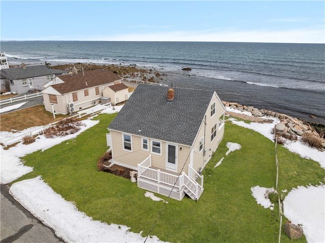 28 Glenwood Avenue, Narragansett, RI 02882