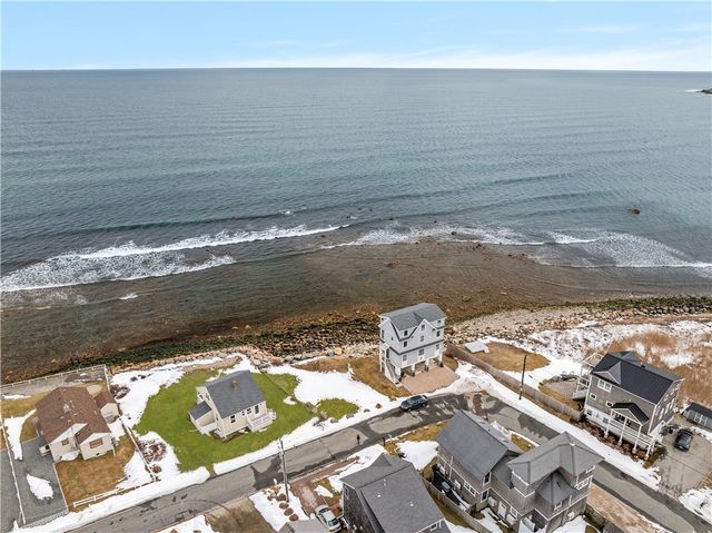 28 Glenwood Avenue, Narragansett, RI 02882