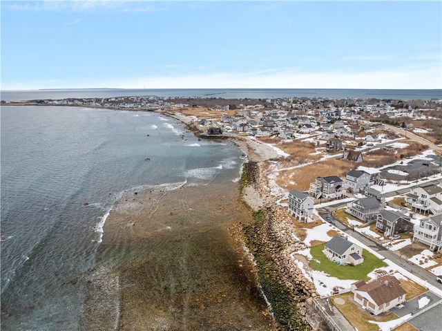 28 Glenwood Avenue, Narragansett, RI 02882