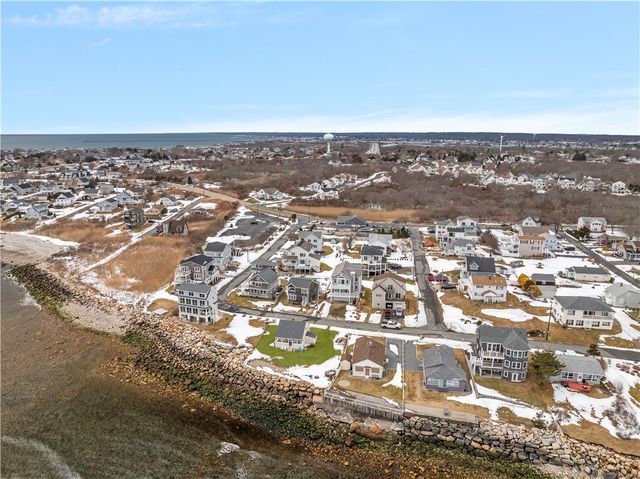 28 Glenwood Avenue, Narragansett, RI 02882