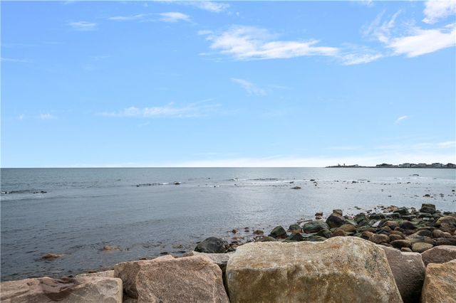 28 Glenwood Avenue, Narragansett, RI 02882