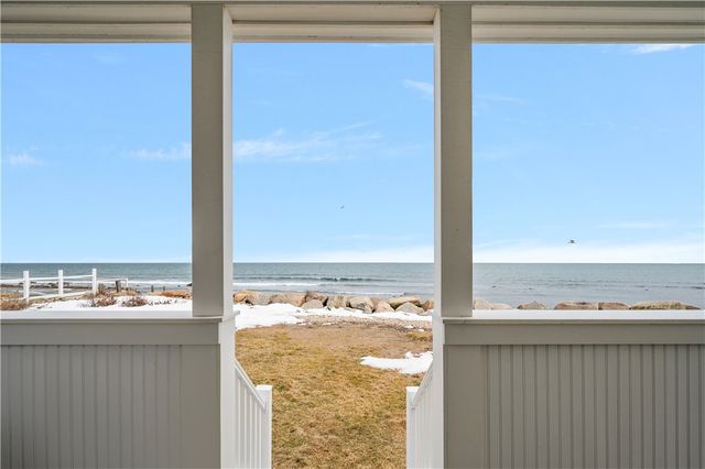 28 Glenwood Avenue, Narragansett, RI 02882