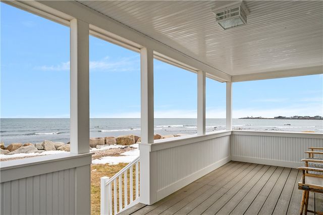 28 Glenwood Avenue, Narragansett, RI 02882