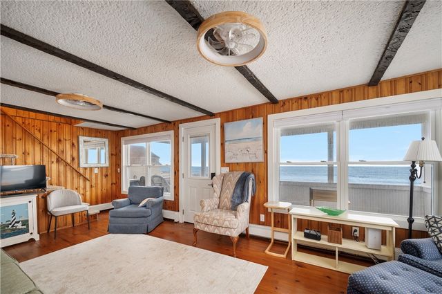 28 Glenwood Avenue, Narragansett, RI 02882