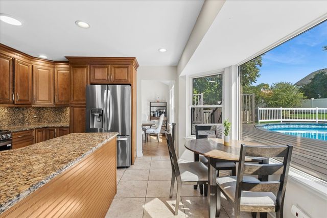 1202 Bristol Trail Road, Lake Zurich, IL 60047