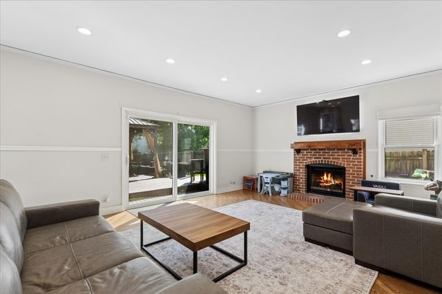 1202 Bristol Trail Road, Lake Zurich, IL 60047