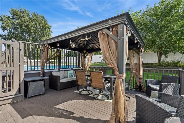 1202 Bristol Trail Road, Lake Zurich, IL 60047