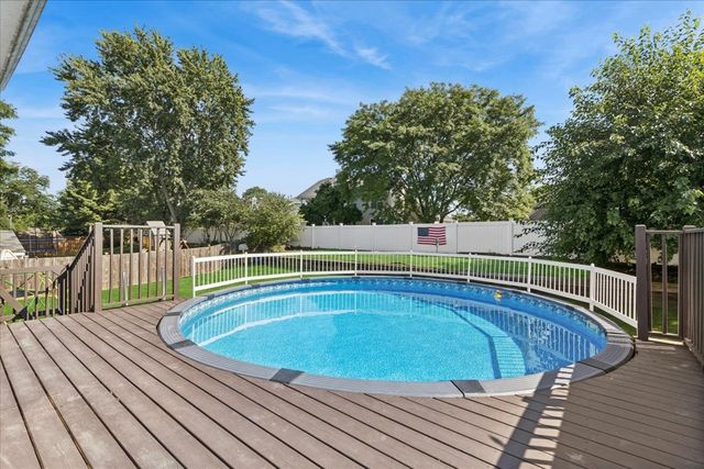 1202 Bristol Trail Road, Lake Zurich, IL 60047