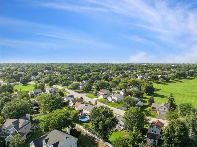 1202 Bristol Trail Road, Lake Zurich, IL 60047