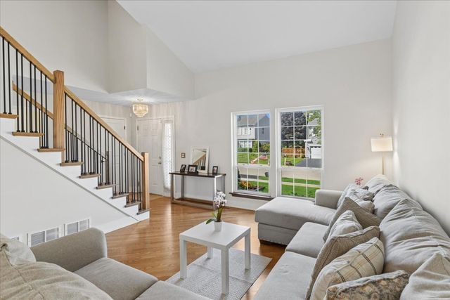 1202 Bristol Trail Road, Lake Zurich, IL 60047