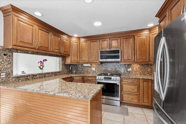 1202 Bristol Trail Road, Lake Zurich, IL 60047