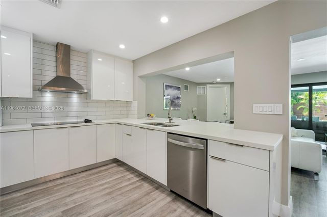 2701 NE 52nd St, Lighthouse Point, FL 33064