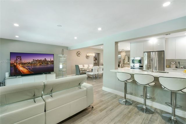 2701 NE 52nd St, Lighthouse Point, FL 33064