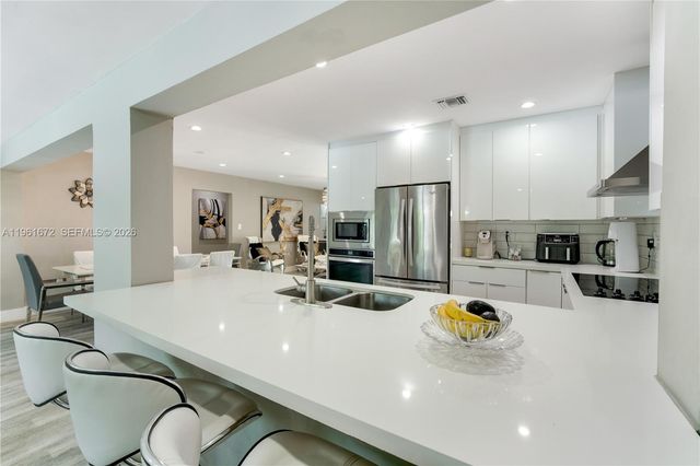 2701 NE 52nd St, Lighthouse Point, FL 33064