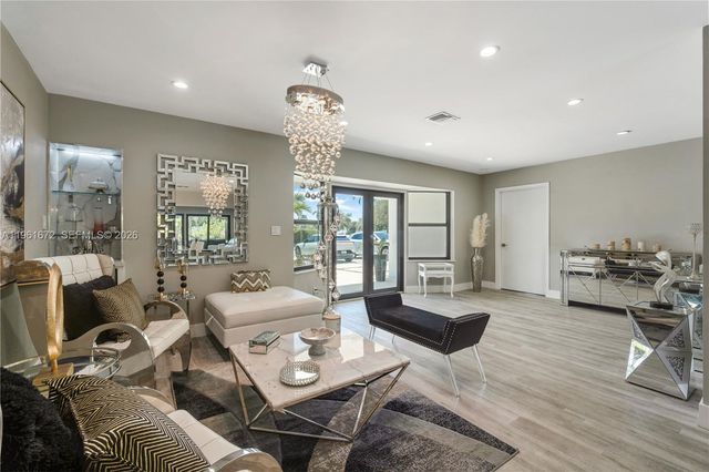 2701 NE 52nd St, Lighthouse Point, FL 33064