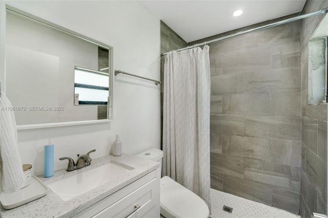 2701 NE 52nd St, Lighthouse Point, FL 33064