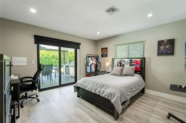 2701 NE 52nd St, Lighthouse Point, FL 33064