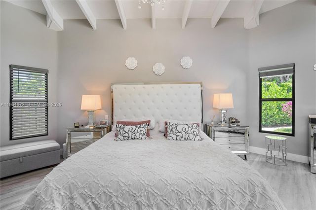 2701 NE 52nd St, Lighthouse Point, FL 33064