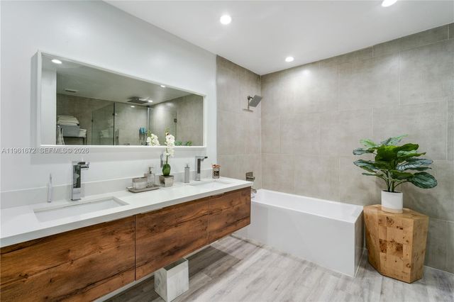 2701 NE 52nd St, Lighthouse Point, FL 33064