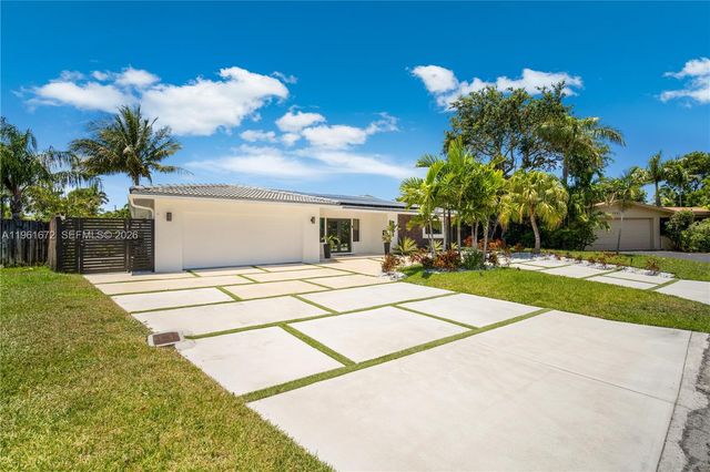2701 NE 52nd St, Lighthouse Point, FL 33064