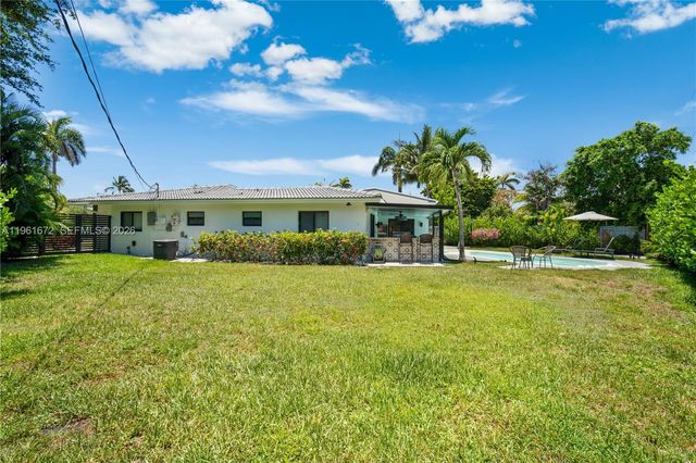 2701 NE 52nd St, Lighthouse Point, FL 33064