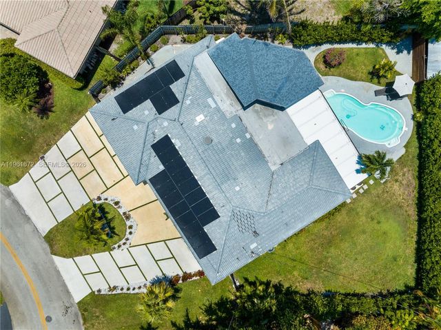 2701 NE 52nd St, Lighthouse Point, FL 33064