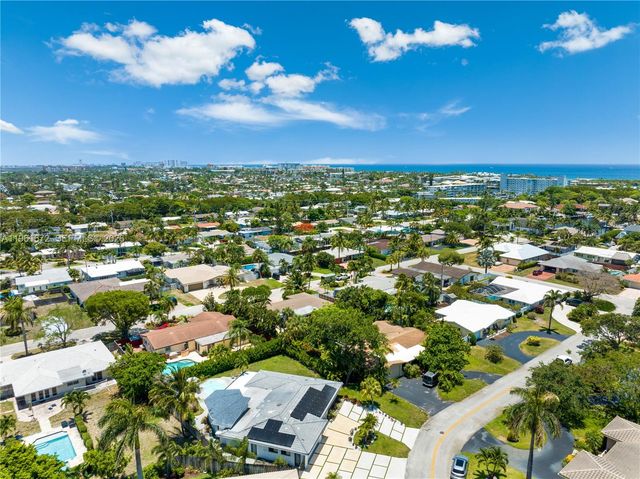 2701 NE 52nd St, Lighthouse Point, FL 33064