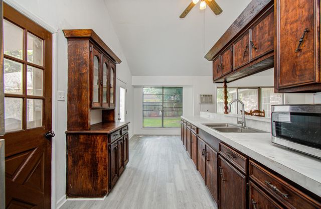 809 Collins Street, Richmond, TX 77469