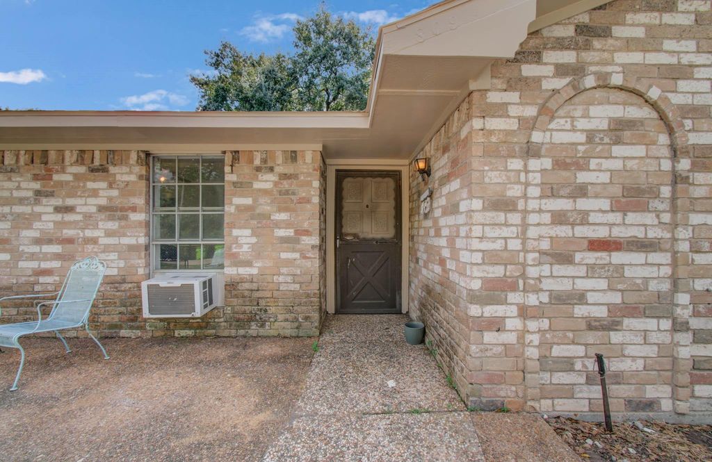809 Collins Street, Richmond, TX 77469