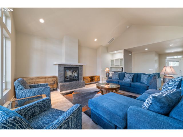 705 Nw HIGHLAND Cir, Waldport, OR 97394