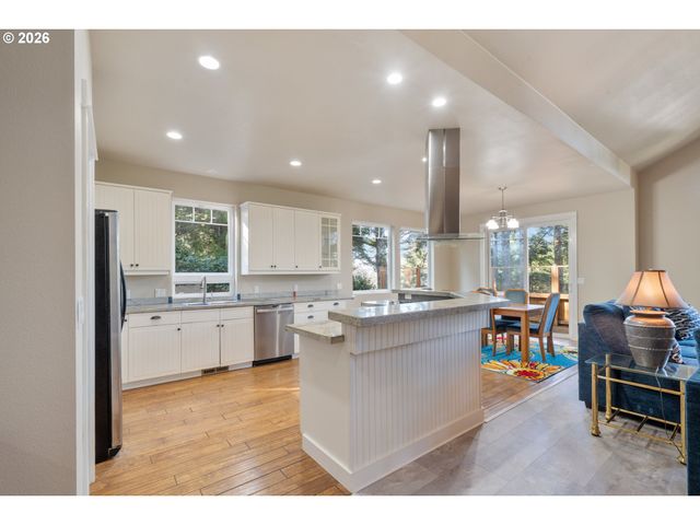 705 Nw HIGHLAND Cir, Waldport, OR 97394